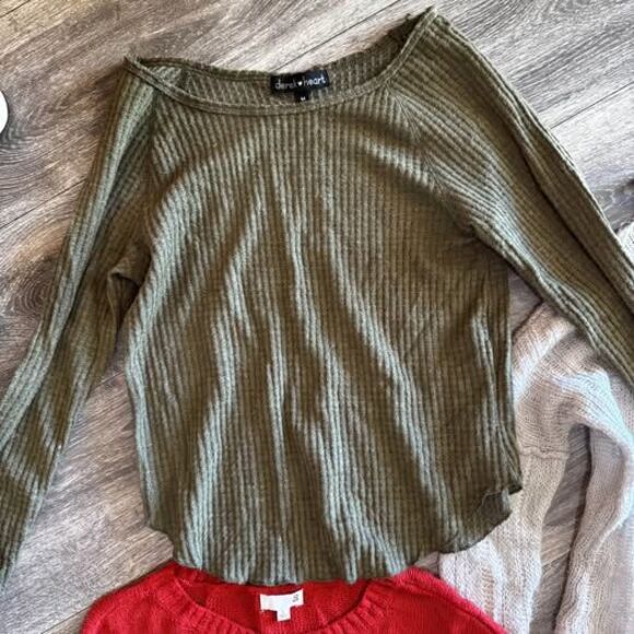 3 Sweaters Size medium/large - Picture 3 of 4